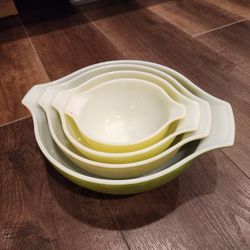 Vintage Pyrex Nesting Cinderella Mixing Bowls Green Set of 4 Verde Green