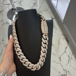 14kt gold 966 grams Cuban Chain 150ct diamonds
