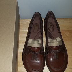 NIB CLARKS LOAFERS size9