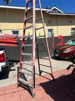 Escalera de 12 pies de fibra de vidrio perfectas, condiciones