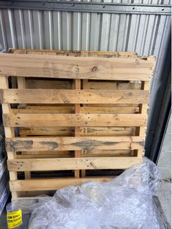 FREE wooden pallets