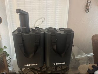 Dometic GO Water System – 2 Water Jugs + Electric Faucet