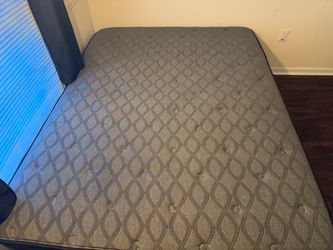 Queen Size Sealy Tufted Mattress and box spring