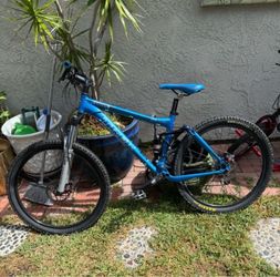 TREK Fuel EX5  size M .Full Suspension Mountain Bike