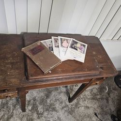 MOVE OUT SALE!!! Antique Singer Sewing Machine