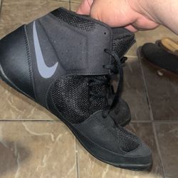 Nike wrestling shoes size 12