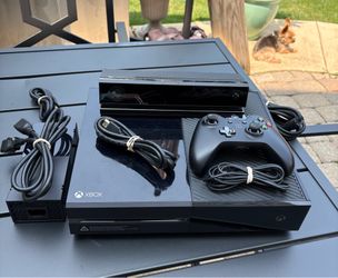 Xbox One 500gb w/ Kinect & Day One controller
