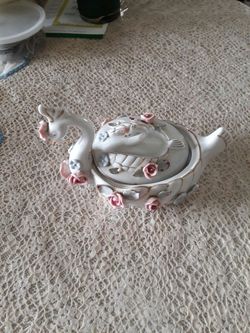 Beautiful roses decorated swan