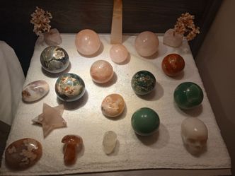 LARGE LOT OF POLISHED NATURAL STONES
