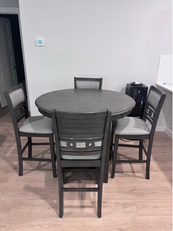 Dinner Table and 4 Chairs