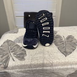 Kids Jordan 11 Retro TD 'Midnight Navy Velvet' sneakers.