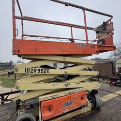 2017 scissor lift jlg 1930. 19'