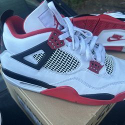 Retro Jordan 4 Fire Red