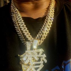LARGE ICED OUT CHINESE LOVE CHAIN