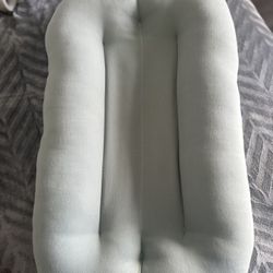 Brand New Unused SnuggleMeOrganic Infant Lounger
