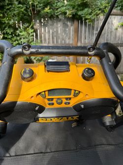 DeWalt job site radio and charger