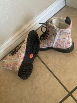 Pair Of Union Bay Boots Size 7