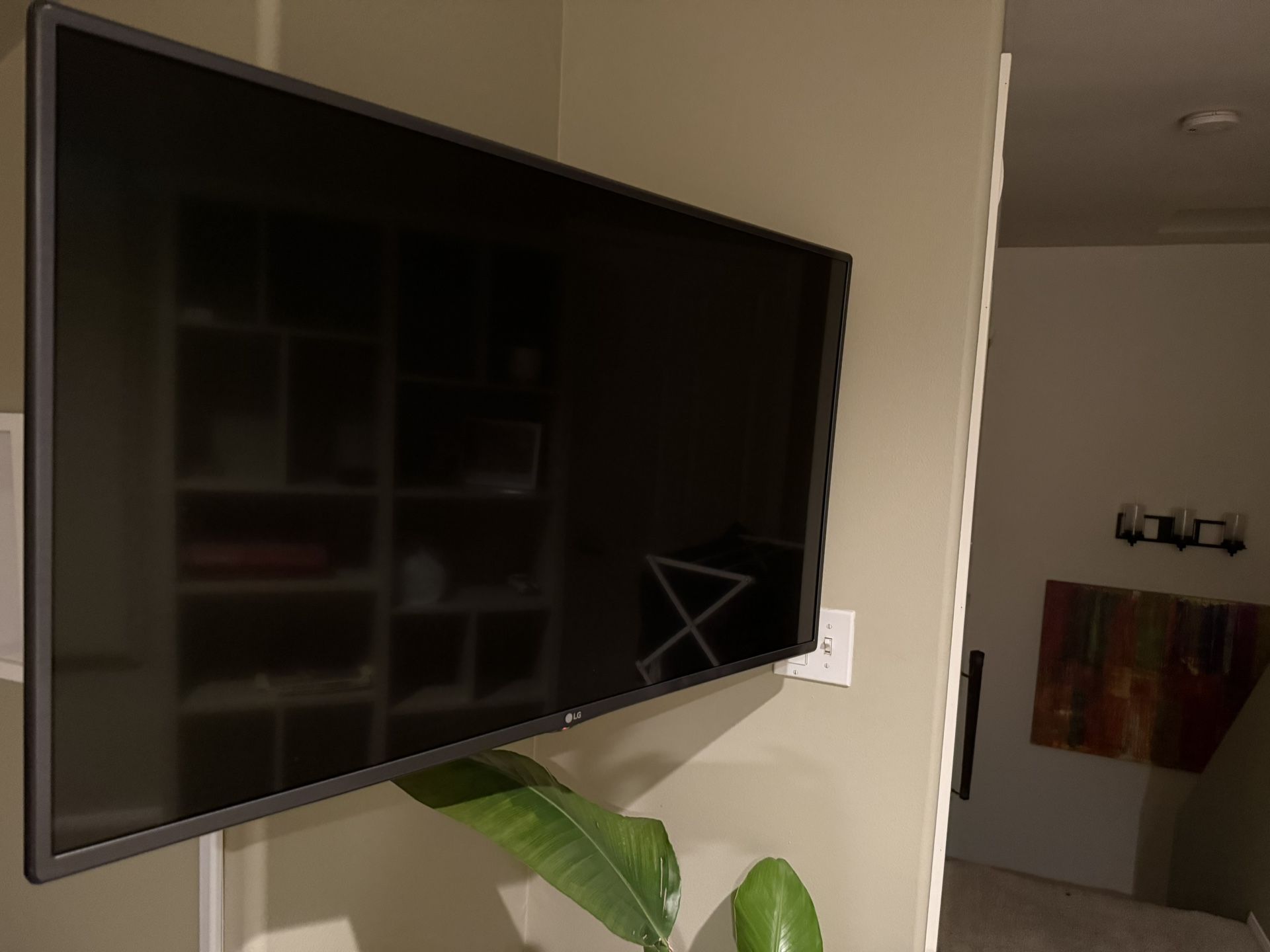 LG TV with mount $60