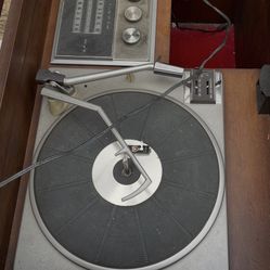 Antique Vinyl Player.  Just Need The Needle. Great Conditions. ANTIQUE. 