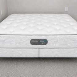 Very Nice King Simmons Beautyrest Recharge Wyndham Hospitality Mattress, Boxsprings and Metal Bed Frame 