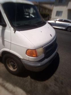 2001 Dodge Ram Van
