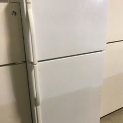 Kenmore Refrigerator Top Freezer White 