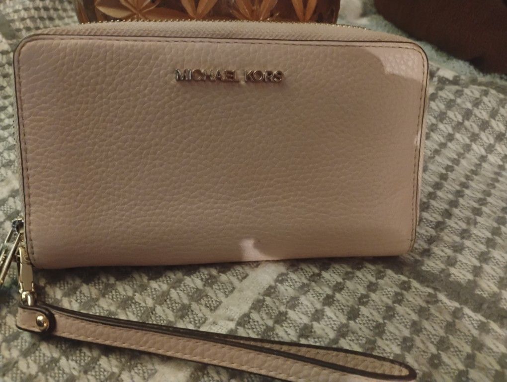 New Leather Michael Kors Wallet Color Blush Never Use It ..