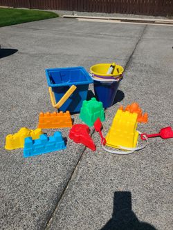 Assortment sand castle items
