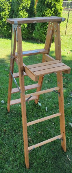 Wooden 5 ' step ladder