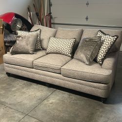 Bernhardt Sofa, Looks Barely Touched And Showroom Fresh