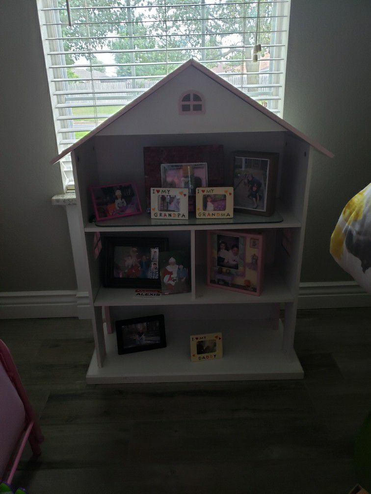 2 dollhouses or could be bookshelves your girls' photo counter the big one comes with accessories