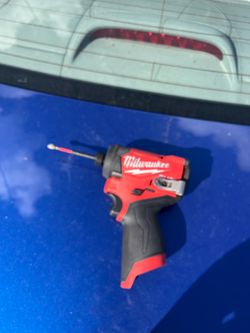 Milwaukee m12 impactó fuel 4ta generación tool only no bateria $70 firme precio