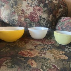 3 Vintage Pyrex Bowls 