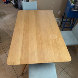 Dinning Table With 5 Chairs 