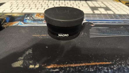 Macro lens adapts to Canon 18 to 35 lens