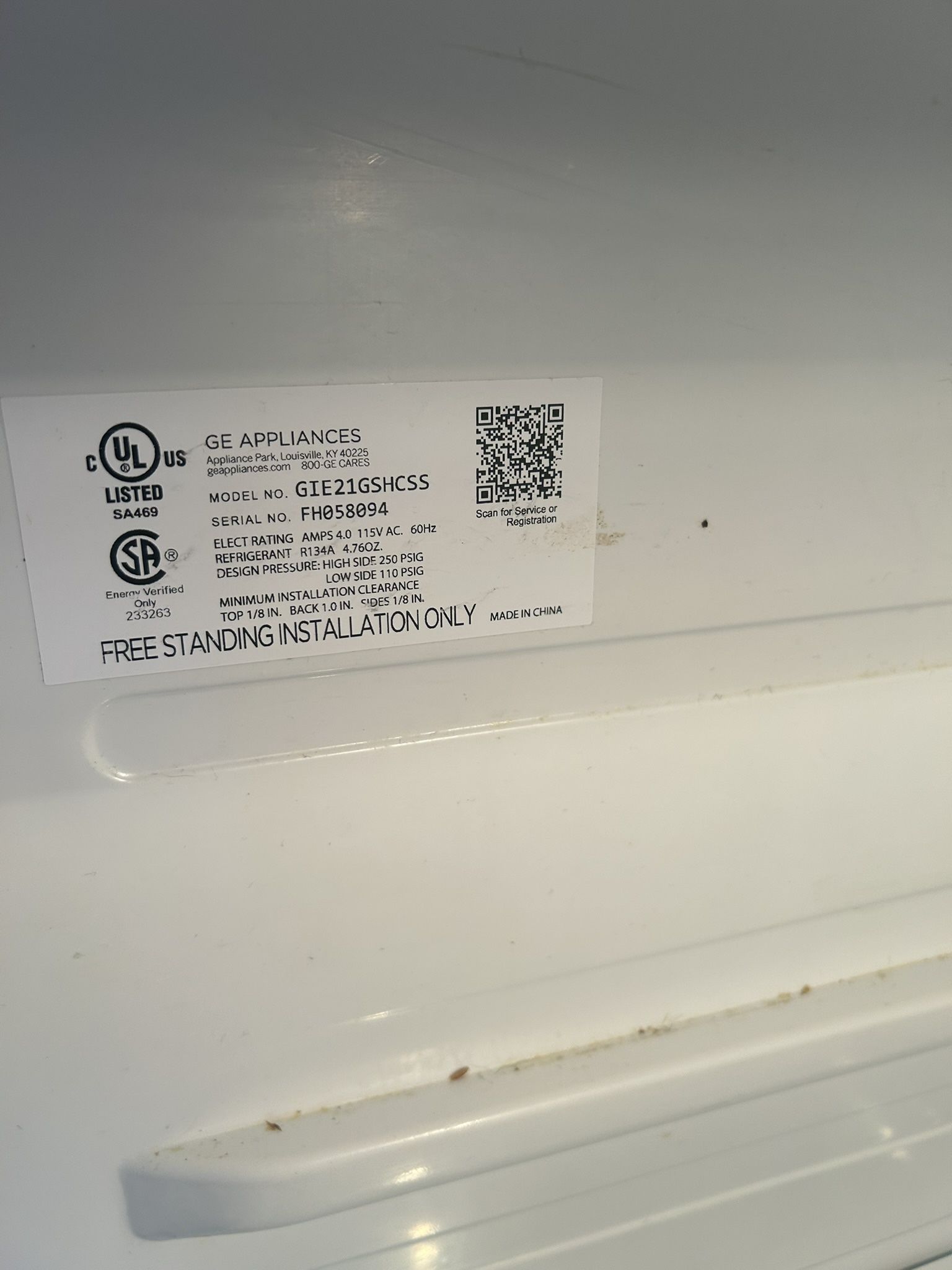 GE Refrigerator With Ice Maker