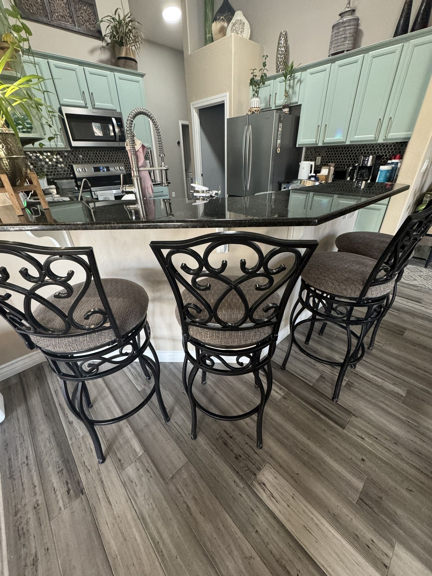 Bar Stools - 4 Swivels 