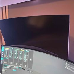 LG 34" UltraGear OLED Gaming Monitor in White 240hz .03 response