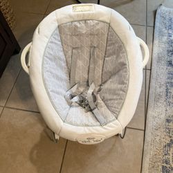 Graco portable Bouncer 