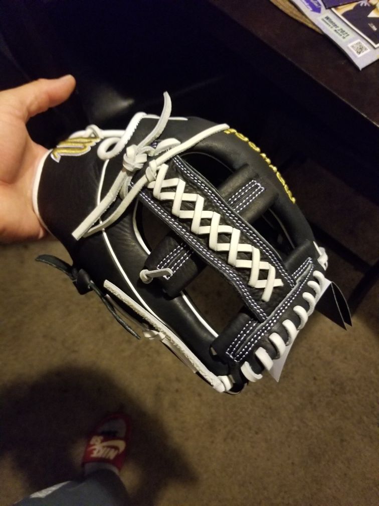 Marucci softball glove 11.75