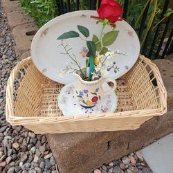 Extra Large  Dishe  And Small  Flowers Decor 