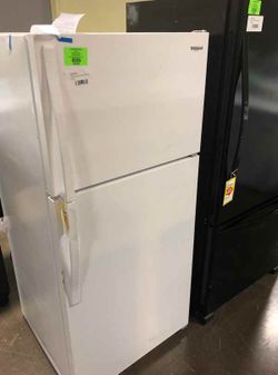Brand New Whirlpool Top Freezer Refrigerator with Ice Maker DU1