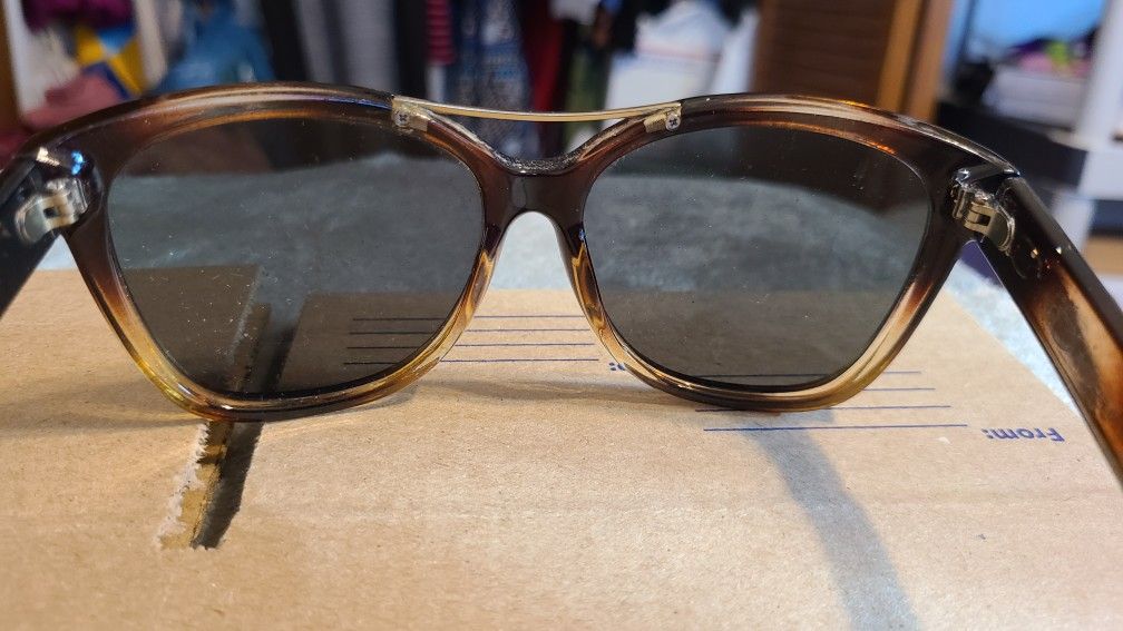 Oscar de la Renta Sunglasses, Tortoise Shell