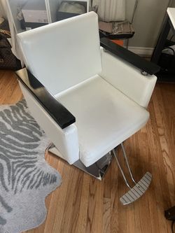 White Adjustable-Height Swivel Salon / Hairdresser / Makeup Chair