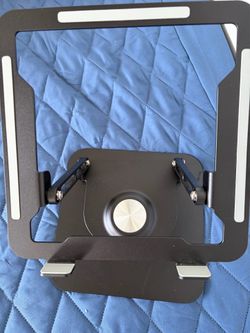 Laptop stand