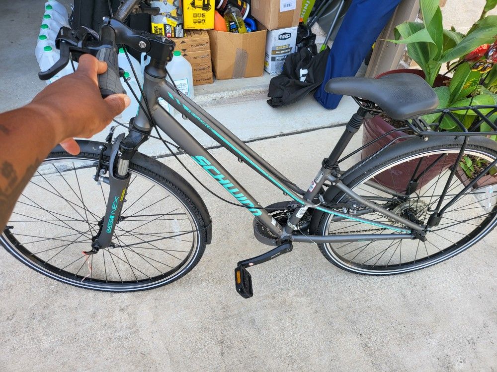 Schwinn Network 6c Hybrid Bike Reg Price 450 Brand New