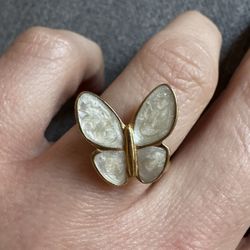 So Charming 18k Solid  (No Plate, No Filled ) Yellow Gold Ring , Butterfly 🦋 Shape With Mother Of Pearl . 