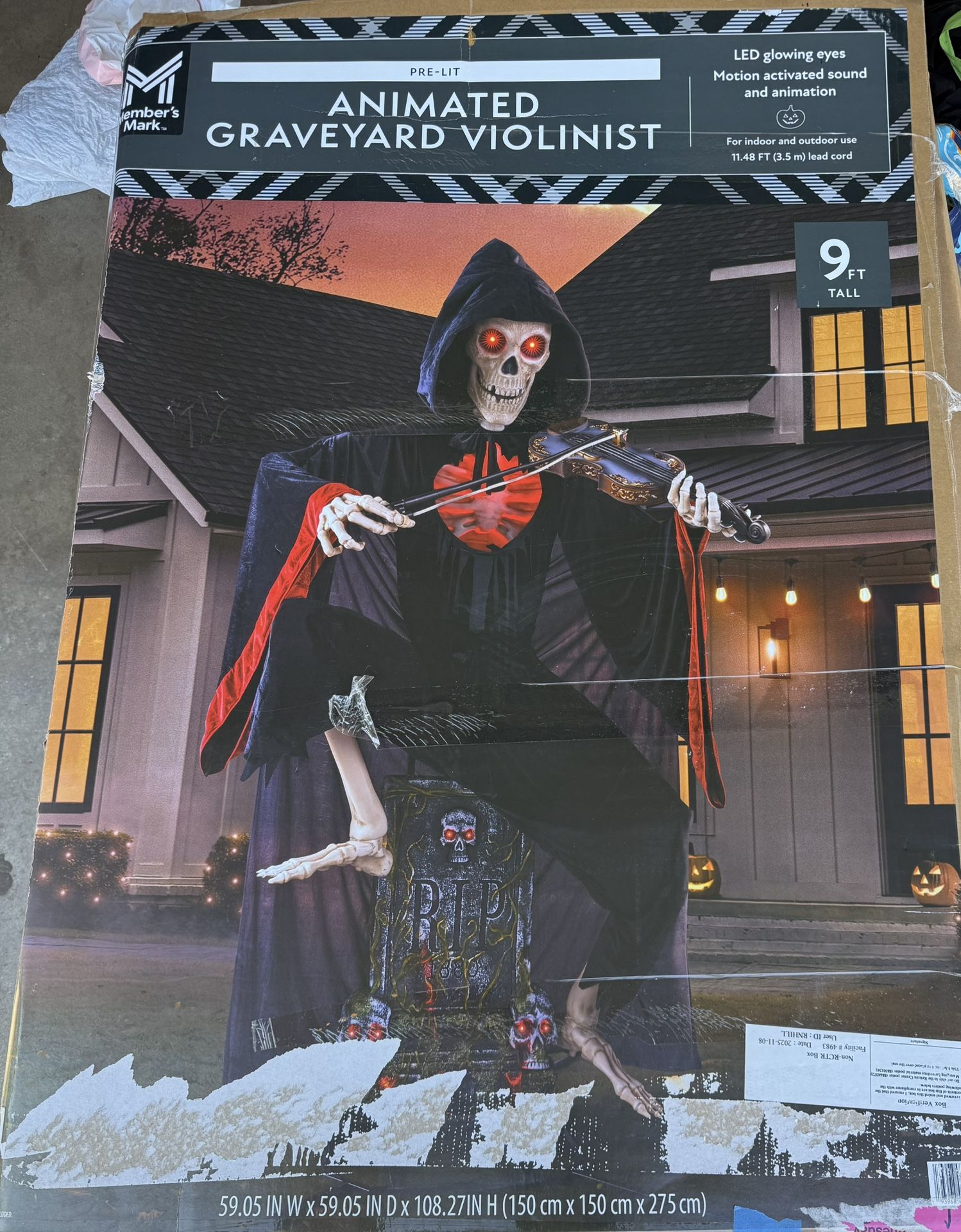 Member's Mark 9' Pre-Lit Animated Graveyard Violinist Halloween decoration