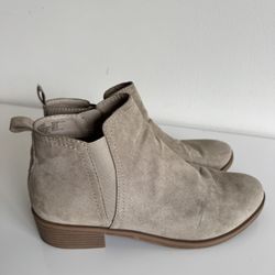 Stunning, Gorgeous, Chic Light Tan Shoes Size 10 