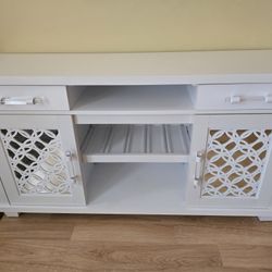 Beautiful Accent Cabinet/ TV console 